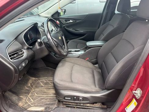 Used 2018 Chevrolet Malibu LT w/ Driver Confidence Package FWD image 4