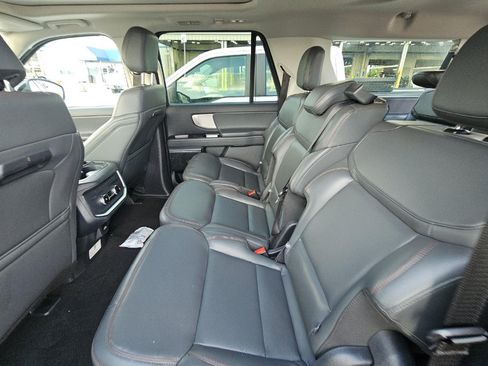 Used 2025 Ford Expedition Max Active AWD/4WD image 7