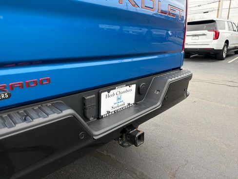 Used 2022 Chevrolet Silverado 1500 ZR2 w/ Technology Package image 21