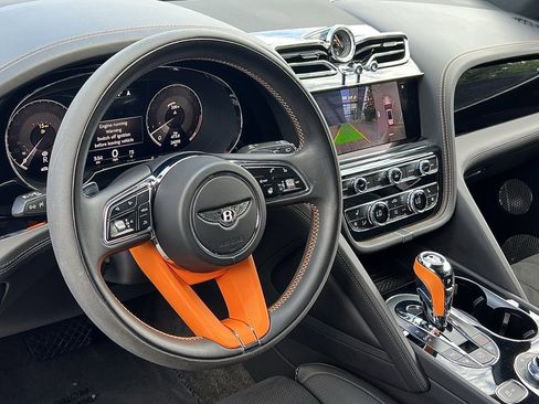 Used 2023 Bentley Bentayga image 50