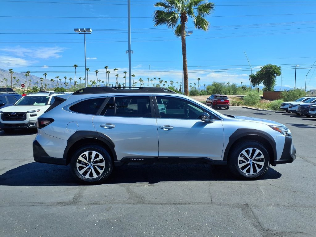 Used 2025 Subaru Outback Premium AWD/4WD image 8