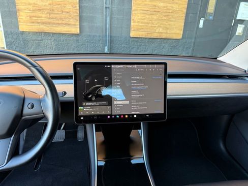 Used 2019 Tesla Model 3 Standard Range Plus image 26