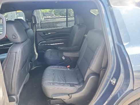 Used 2024 Chevrolet Traverse Z71 AWD/4WD image 5