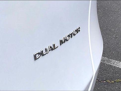 Used 2024 Tesla Model Y Long Range AWD/4WD image 9