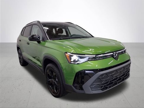 New 2025 Volkswagen Taos SE image 4