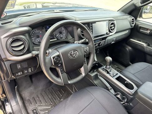 Used 2021 Toyota Tacoma TRD Off-Road w/ Technology Package AWD/4WD image 21