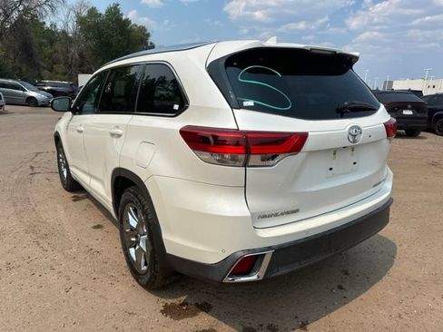 Used 2018 Toyota Highlander Limited Platinum AWD/4WD image 3