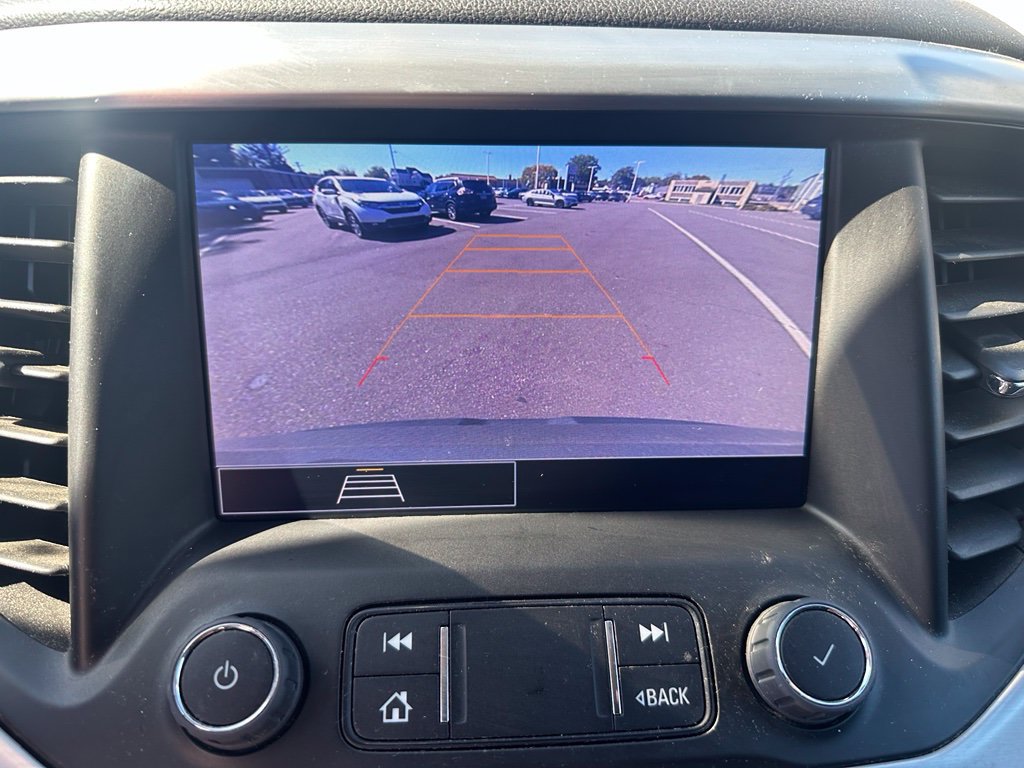 Used 2023 GMC Acadia SLE w/ Driver Convenience Package FWD image 9