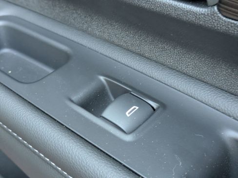 Used 2023 GMC Terrain SLE w/ Driver Convenience Package image 33