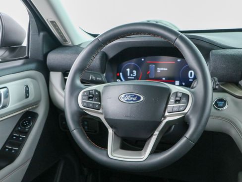 Used 2025 Ford Explorer Active w/ Active Comfort Package AWD/4WD image 12