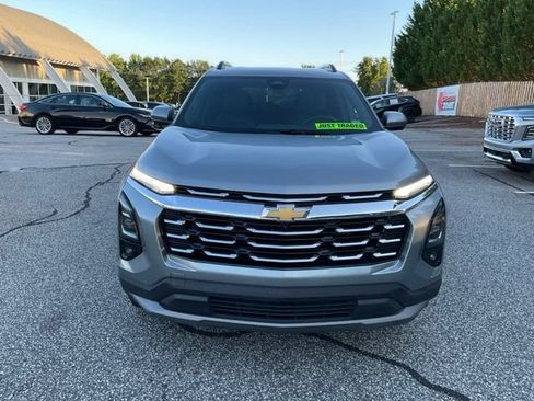 Used 2025 Chevrolet Equinox LT w/ Convenience Package II FWD image 2
