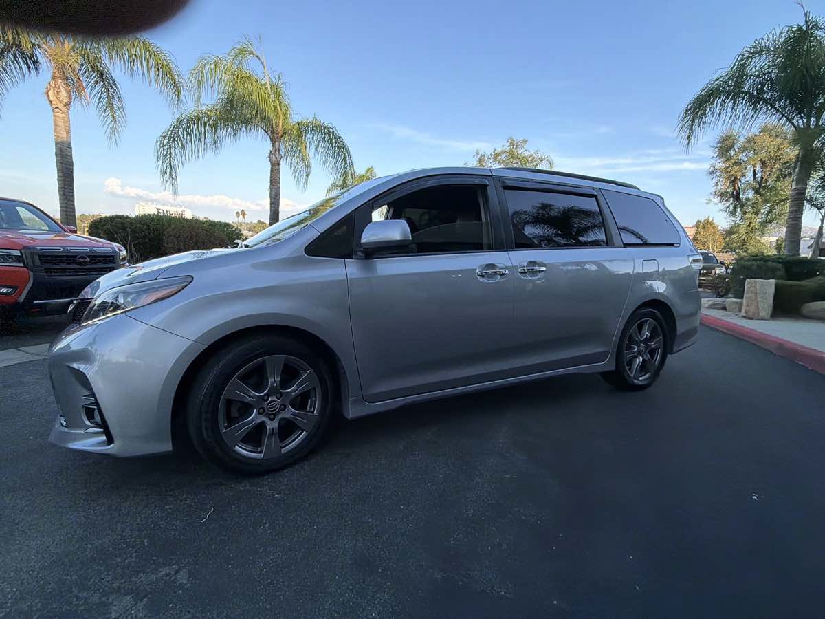 Used 2018 Toyota Sienna SE FWD image 20