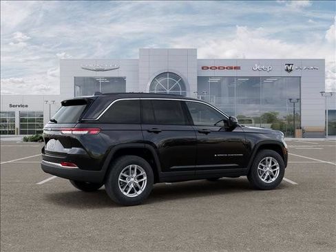 New 2026 Jeep Grand Cherokee Laredo RWD image 4