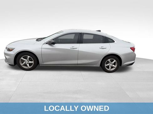 Used 2018 Chevrolet Malibu LS FWD image 3