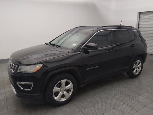 Used 2018 Jeep Compass Latitude w/ Popular Equipment Group FWD image 2