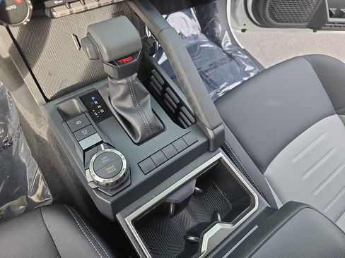 Used 2025 Toyota Tacoma TRD Sport image 25