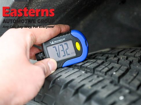 Used 2023 GMC Acadia SLT image 32