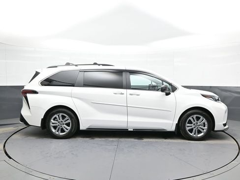 Certified 2023 Toyota Sienna XSE w/ XSE Plus Package image 5