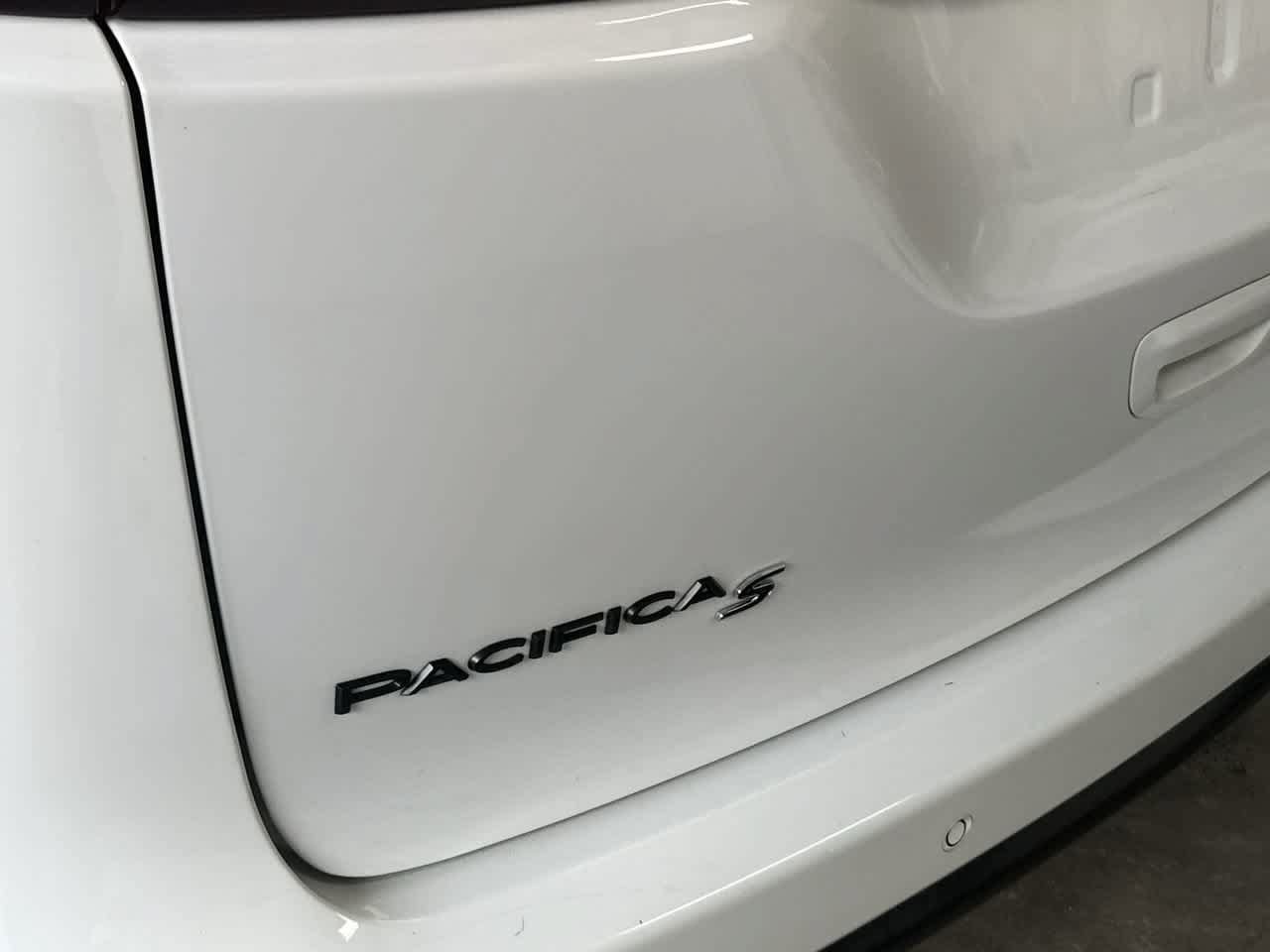 Used 2026 Chrysler Pacifica Limited w/ S Appearance Package FWD image 10