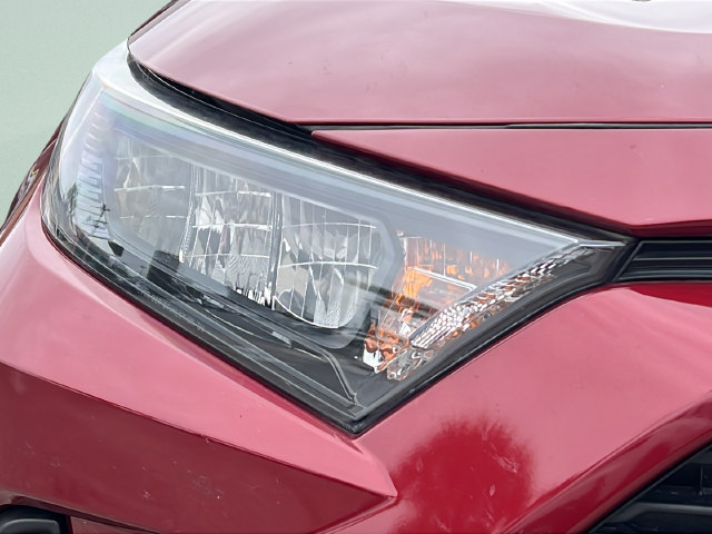 Used 2020 Toyota RAV4 LE FWD image 10
