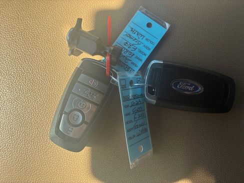 Used 2023 Ford F250 Lariat w/ Tremor Off-Road Package image 38