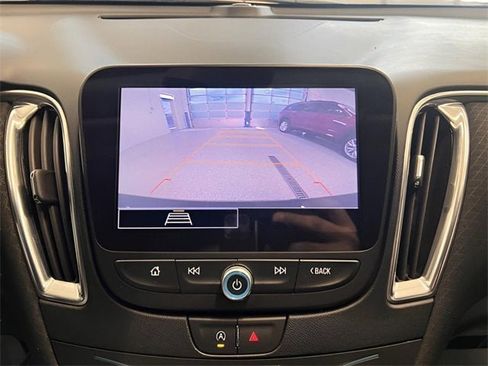 Used 2021 Chevrolet Malibu LT image 14