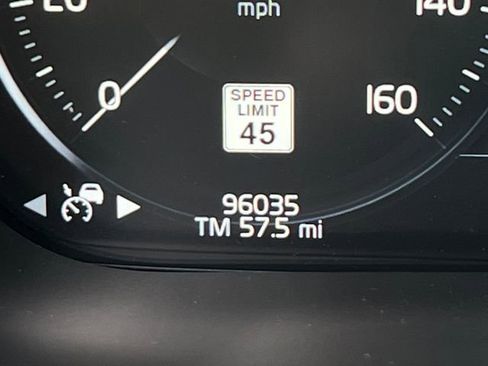 Used 2019 Volvo XC60 T5 Momentum w/ Multimedia Package image 23