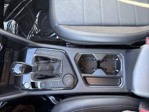 Used 2023 Volkswagen Taos SE w/ Panoramic Sunroof Package image 24