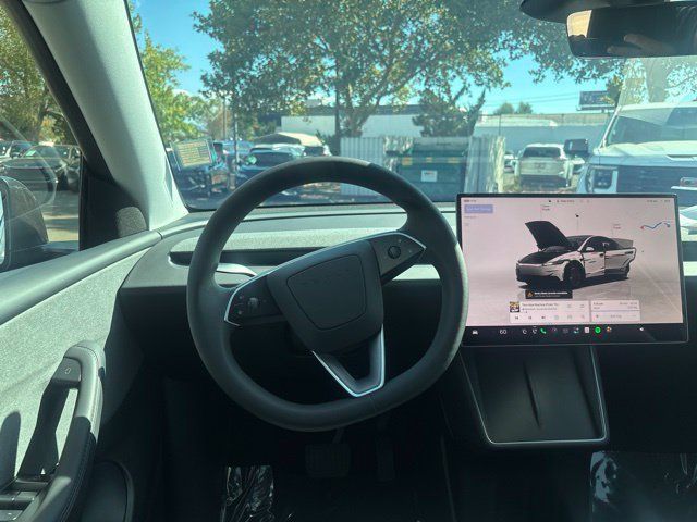 Used 2026 Tesla Model Y AWD image 30