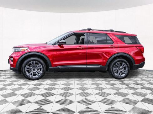 Used 2024 Ford Explorer XLT w/ Equipment Group 202A AWD/4WD image 17