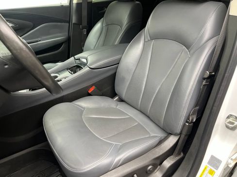 Used 2020 Buick Envision Essence FWD image 19