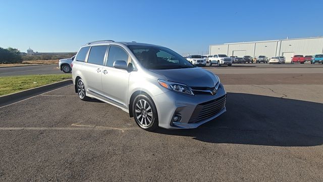 Used 2018 Toyota Sienna Limited FWD image 4