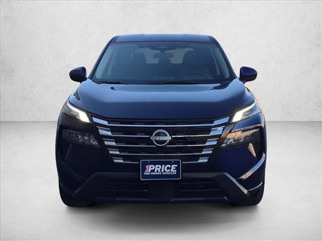 Used 2026 Nissan Rogue SV FWD image 2