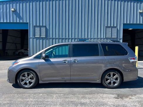 Used 2019 Toyota Sienna SE Premium image 55