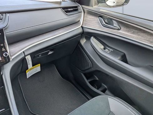 New 2026 Jeep Grand Cherokee 4WD image 16