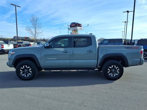 Used 2022 Toyota Tacoma TRD Off-Road image 6