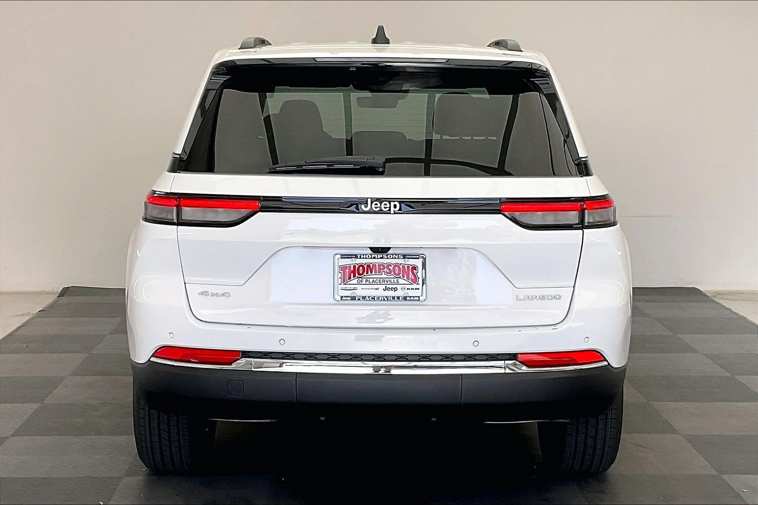 New 2027 Jeep Grand Cherokee Laredo X AWD/4WD image 3