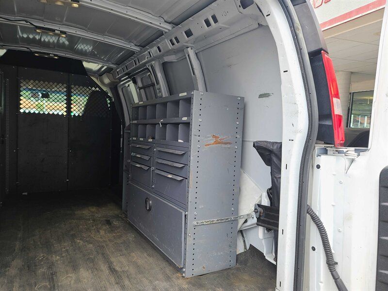 Used 2017 Chevrolet Express 2500 RWD image 19