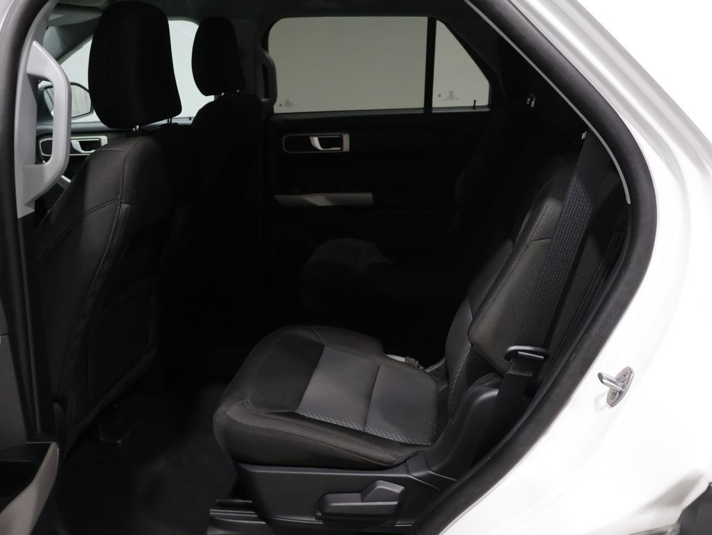 Used 2024 Ford Explorer XLT AWD/4WD image 17
