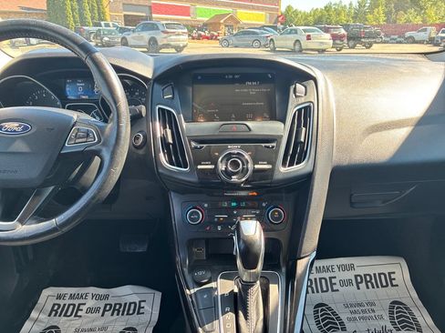 Used 2018 Ford Focus Titanium FWD image 22