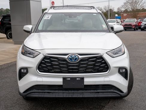 Used 2023 Toyota Highlander Limited image 2