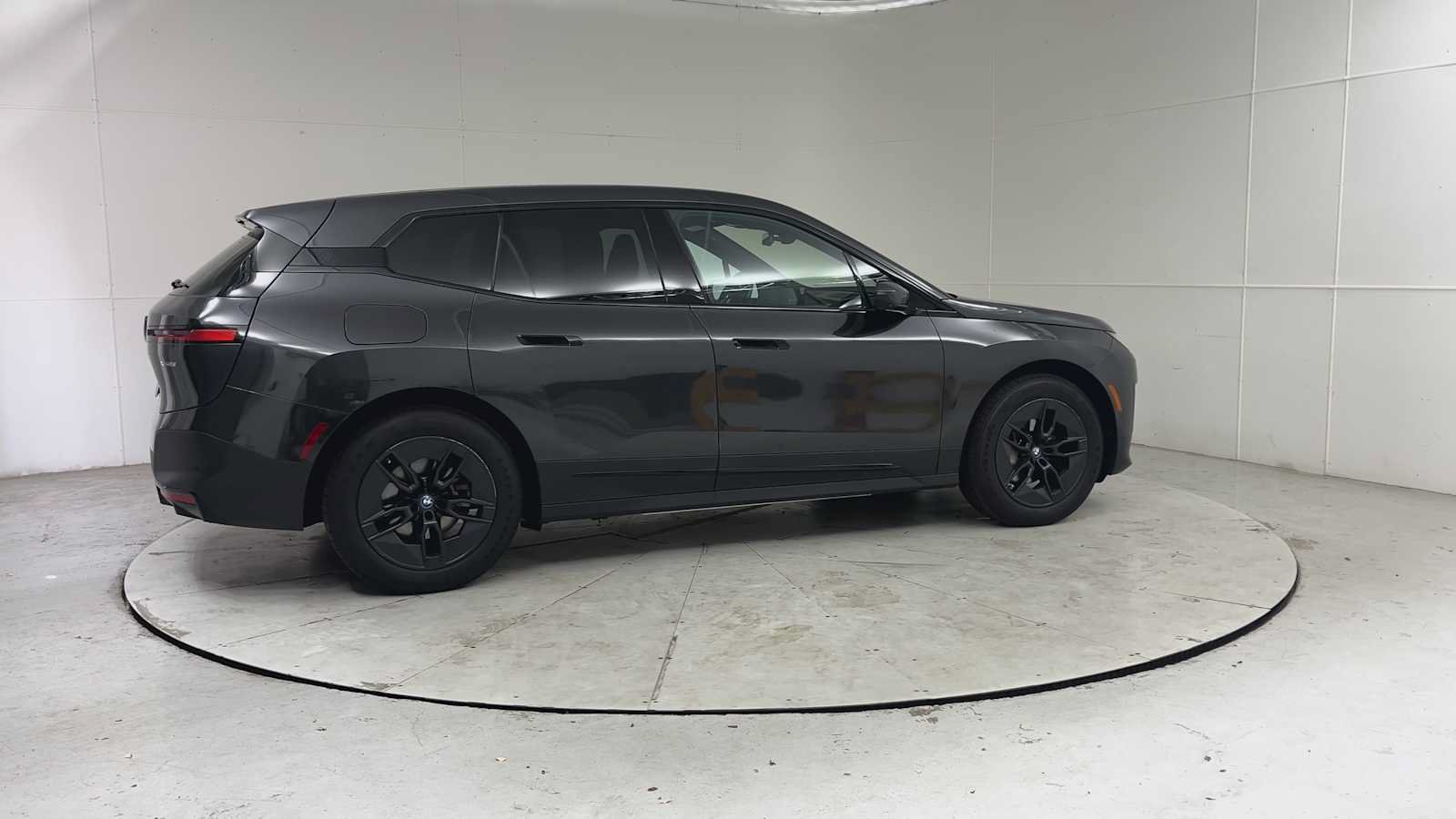 Used 2024 BMW iX xDrive50 w/ Convenience Package AWD/4WD image 9
