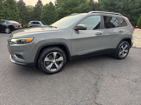 Used 2019 Jeep Cherokee Limited w/ Trailer Tow Group AWD/4WD image 13