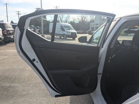 Used 2024 Nissan Sentra SV image 24