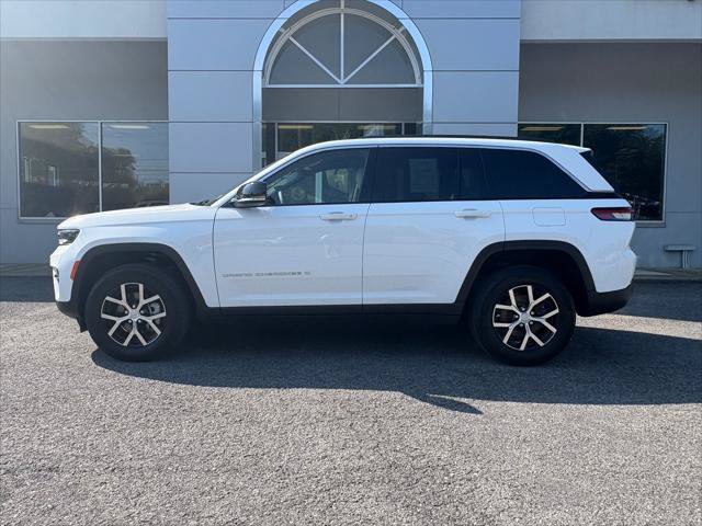 Certified 2025 Jeep Grand Cherokee Limited AWD/4WD image 2