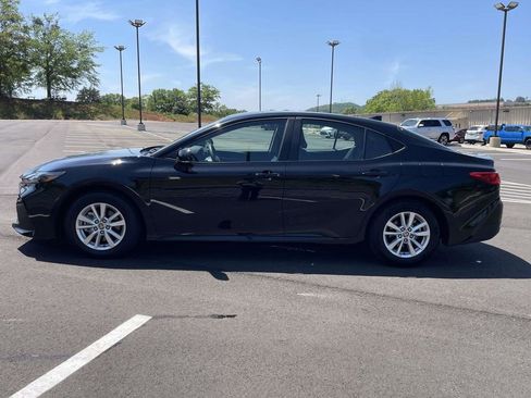 Used 2025 Toyota Camry LE FWD image 6