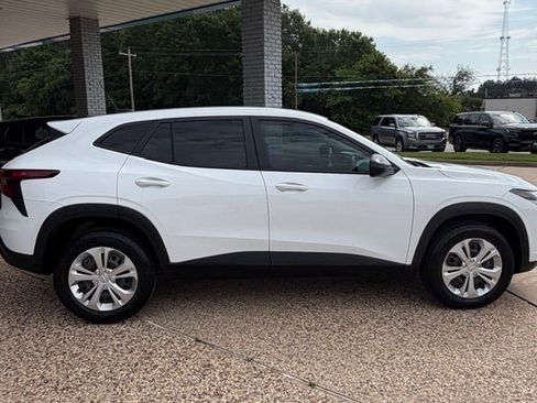 Certified 2024 Chevrolet Trax LS FWD image 2