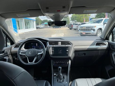 Used 2023 Volkswagen Tiguan SE FWD image 50