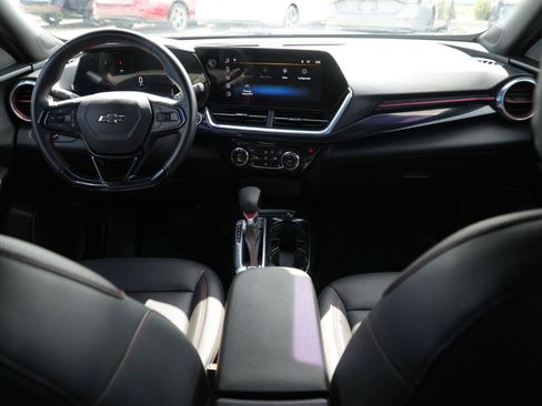 Used 2024 Chevrolet Trax RS w/ Sunroof Package FWD image 20