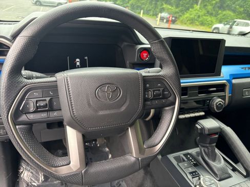 Used 2025 Toyota Tacoma TRD Off-Road AWD/4WD image 27